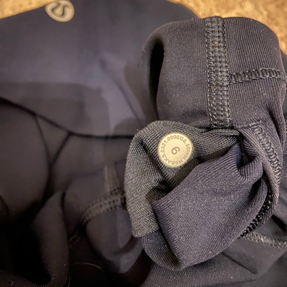 Lululemon dark blue navy, HR wunder train leggings size 6, 23”, Like New, EUC - Picture 3 of 3